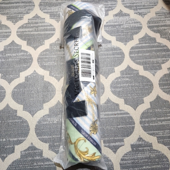 NEW VICTORIA'S SECRET Packable Picnic Beach Blanket - Picture 1 of 7